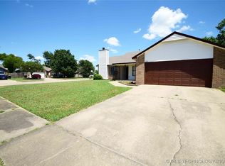 17603 S Santa Fe St, Mounds, OK 74047