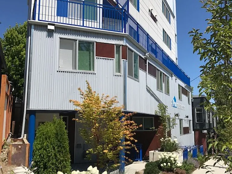 2320 E Madison St — Photo 11