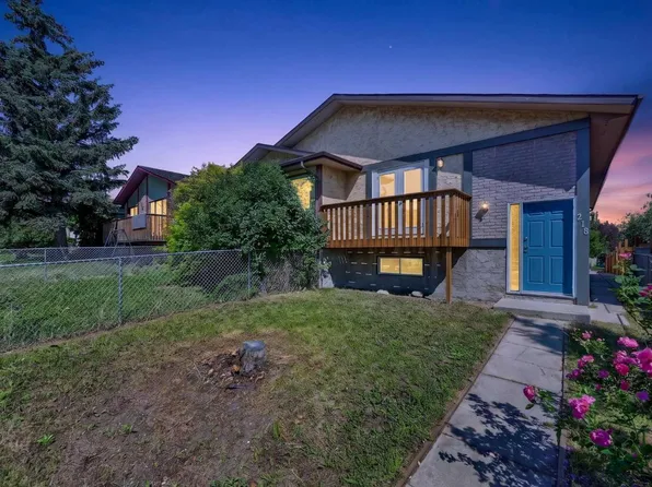 218 Bermuda Dr NW, Calgary, AB T3K 2A9