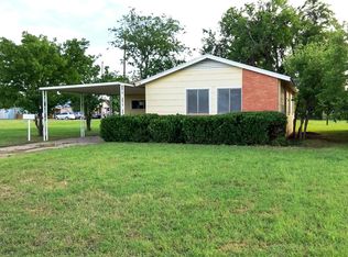 303 E Glisson Ave, Electra, TX 76360