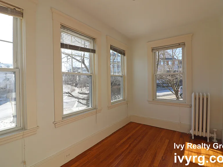 52-54 Maplewood St #52 — Photo 6