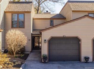 15 Walnut Ln #15, Avon, CT 06001