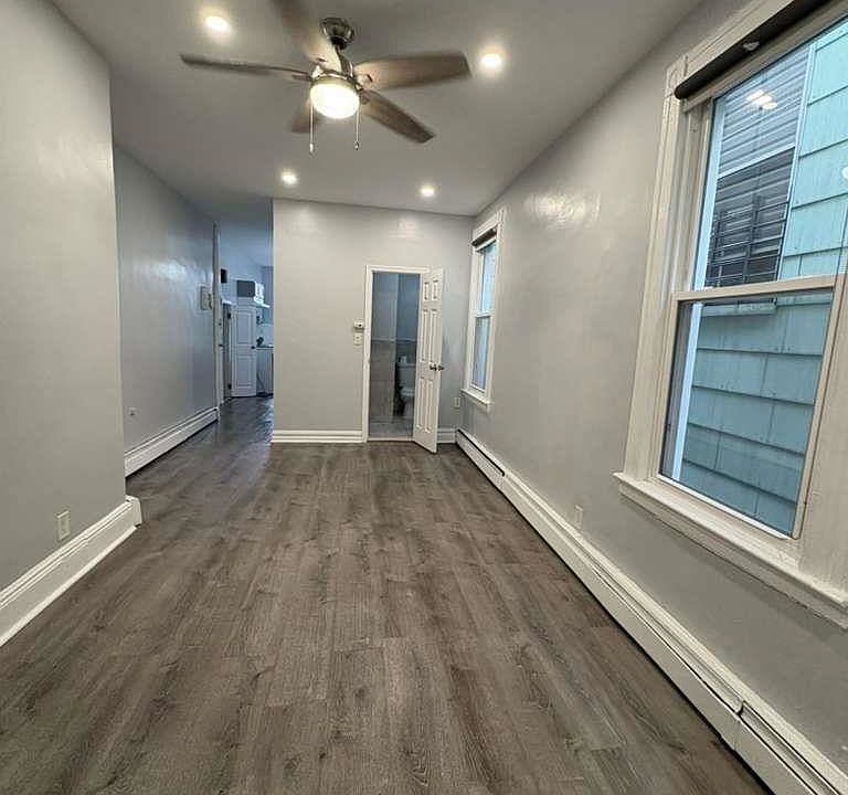 1st image of 146 Grace St APT 2R