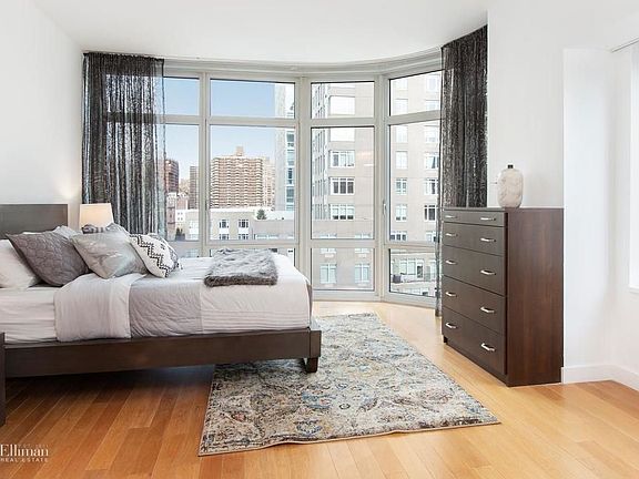 3rd image of 555 W 59th St APT 11G