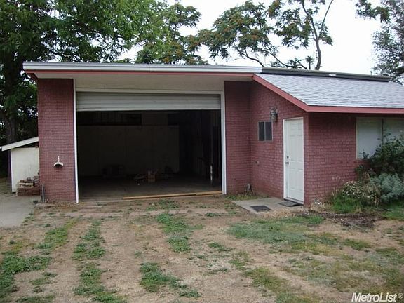 2nd image of 3250 Belden St