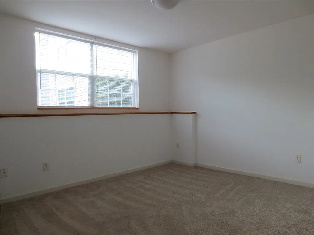 3 bed, 2.5 bath, 1800 sqft, $2,995 — Photo 4