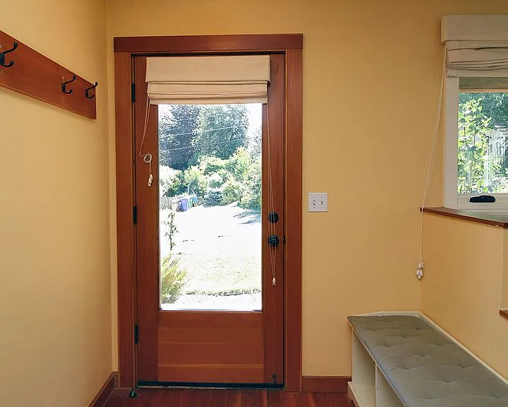 9233 SW Brier Pl — Photo 4