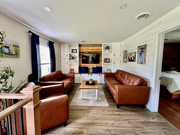2nd image of 52 Railroad St