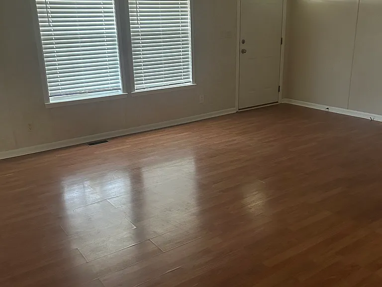 652 Sand Ridge Rd — Photo 2