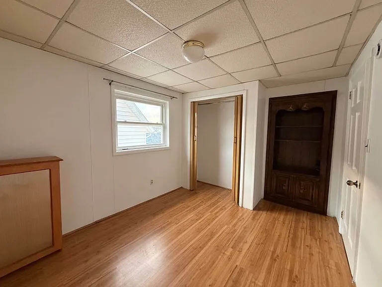 1124 W Elm St — Photo 4