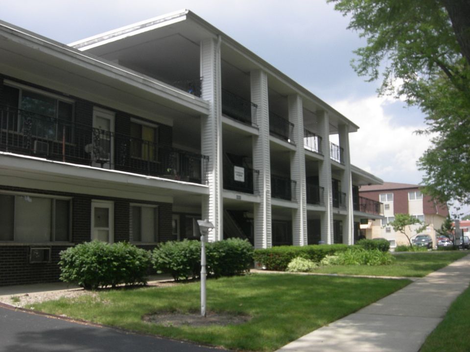 1st image of 2128 N Elmwoodapt #5B