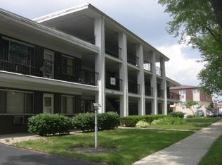 2128 N Elmwoodapt #5B, Waukegan, IL 60087