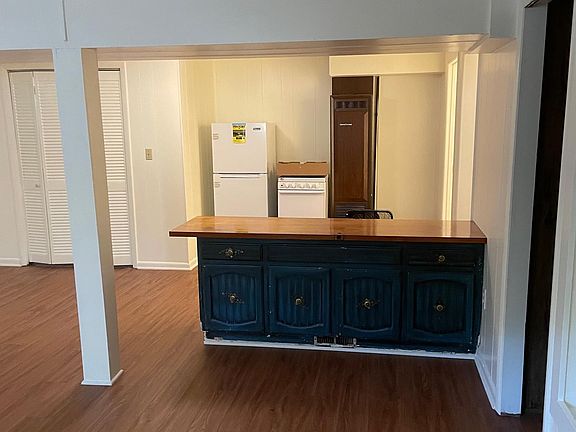 Looking a kitchen bar and preparation area