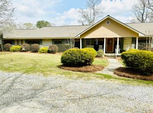 216 Country Cir, Ellisville, MS 39437