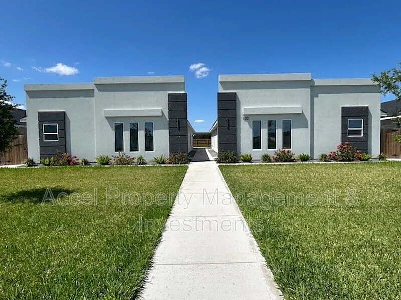 1122 Country Club Dr #4