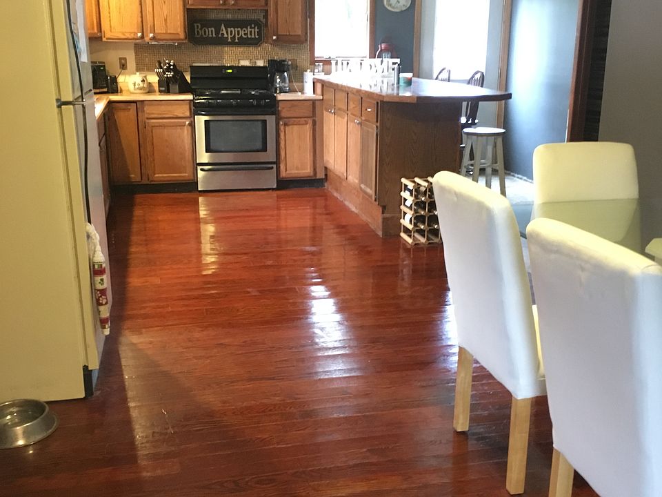 1st image of 216 Cedar Ct