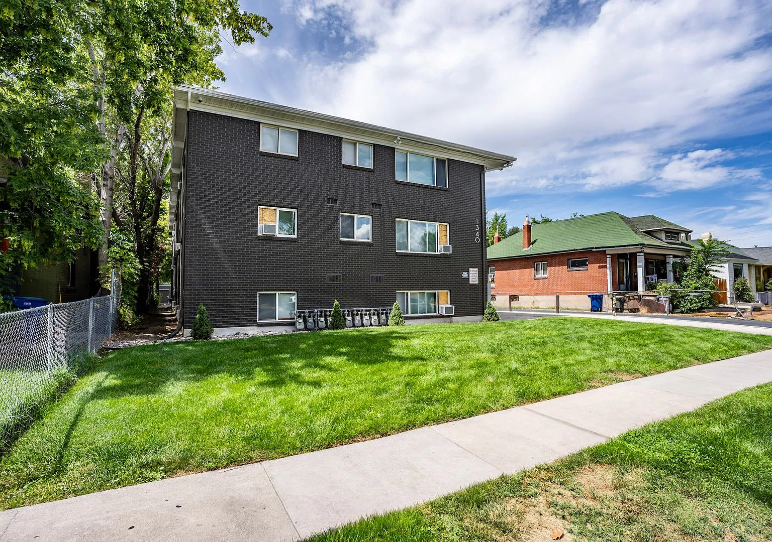 Two Months Free Updated 3 Bedroom In South Salt Lake — Photo 1