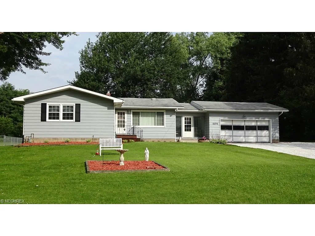 1176 Magdalyn Dr photo 1