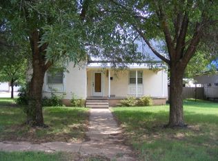 708 N 9th St, Ballinger, TX 76821