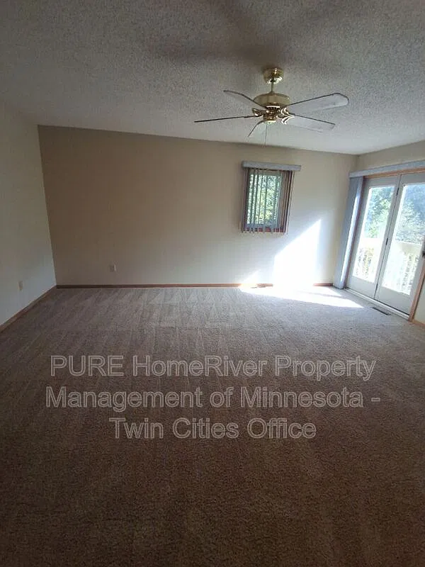 3 bed, 2.5 bath, 2299 sqft, $2,250 — Photo 4