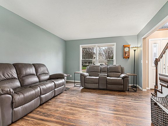 5th image of 53919 Arrowwood Dr