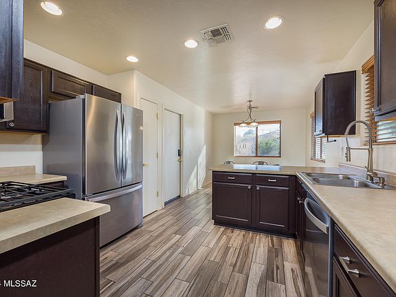 3rd image of 5865 E Chaucers Dr