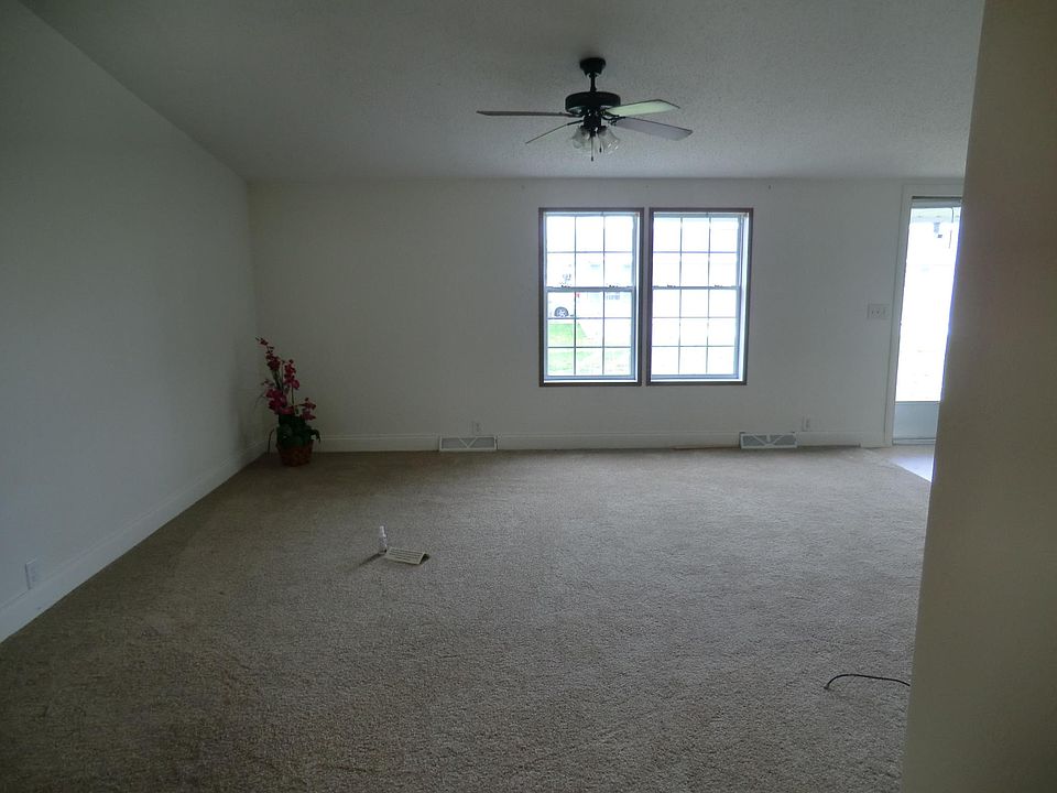 2nd image of 7812 S Rose Bud Dr