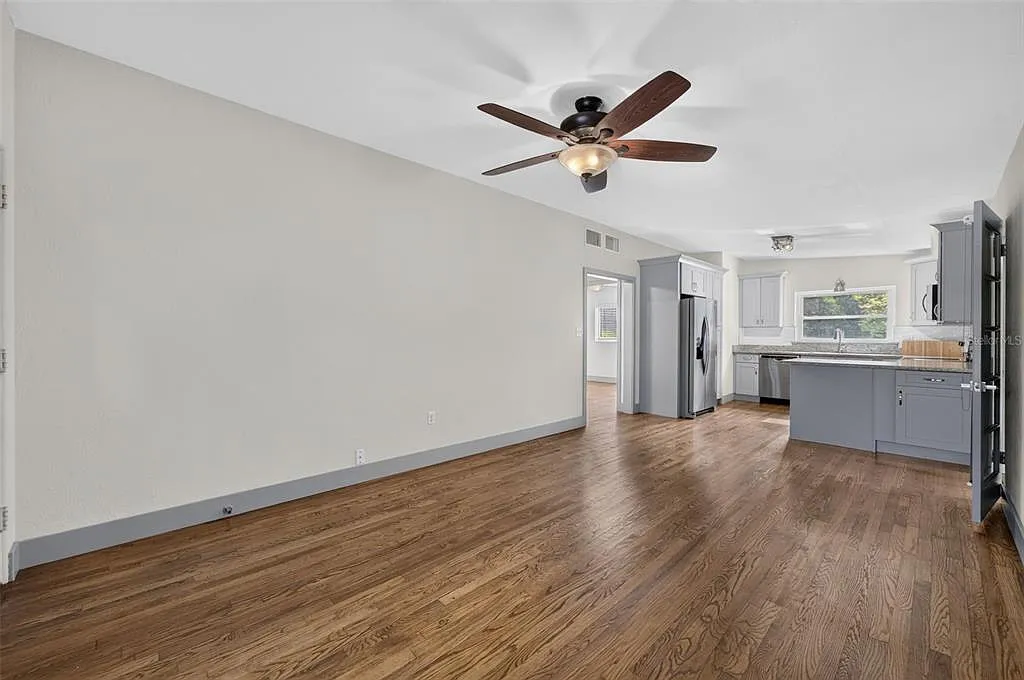2 bed, 1.0 bath, 888 sqft, $2,150 — Photo 3