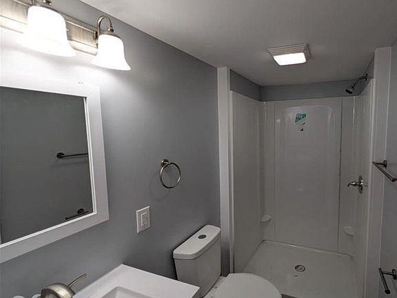 4th image of 344 Wilshire Dr