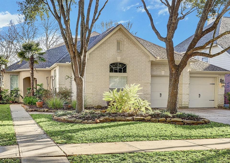 Welcome to 3011 Five Oaks Drive presented by Sara Nguyen.