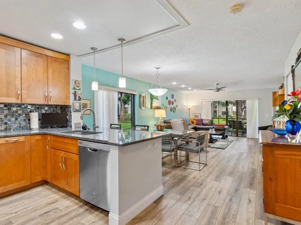 52 Stratford Lane #A, Boynton Beach, FL 33436
