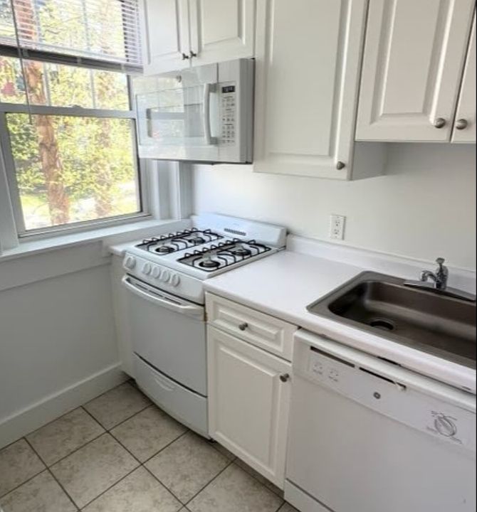 2nd image of 1 Langdon St APT 1