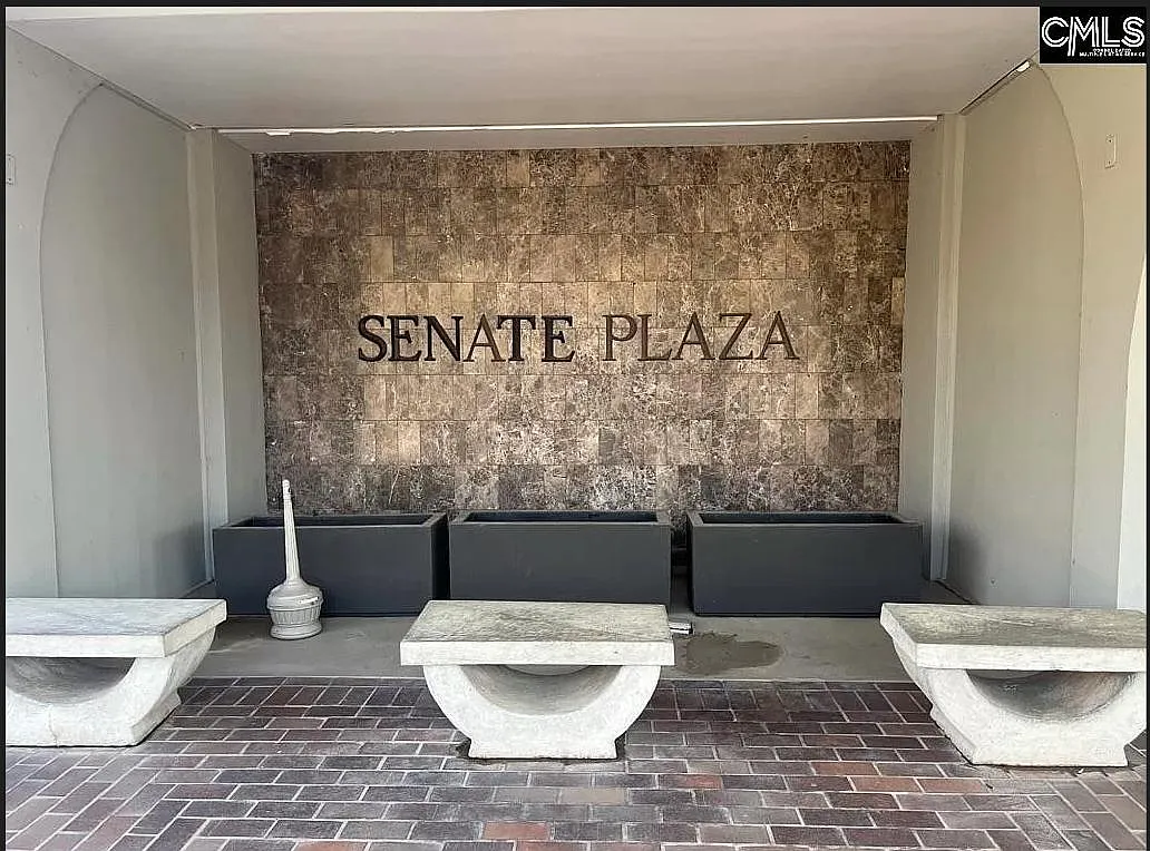 Welcome to our Senate Plaza Community! This beautiful sign is just outside the front entrance. - 1520 Senate St #164