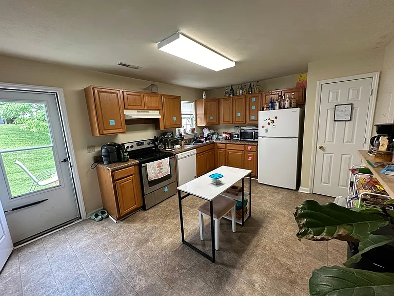 1419 Jennifer Dr — Photo 5