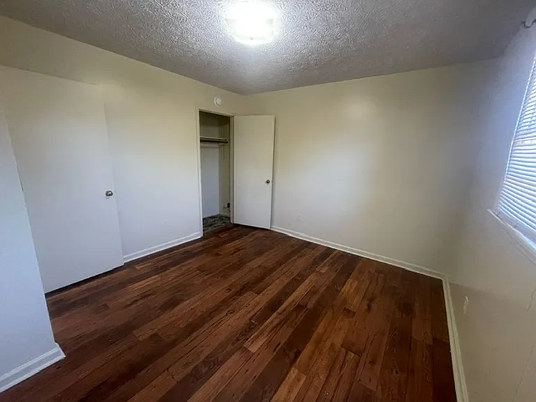 605 Holbrook Ave — Photo 7
