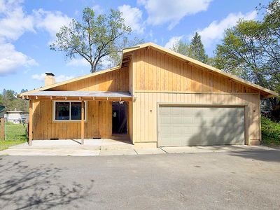 273 Genverna Gln, Grants Pass, OR, 97527