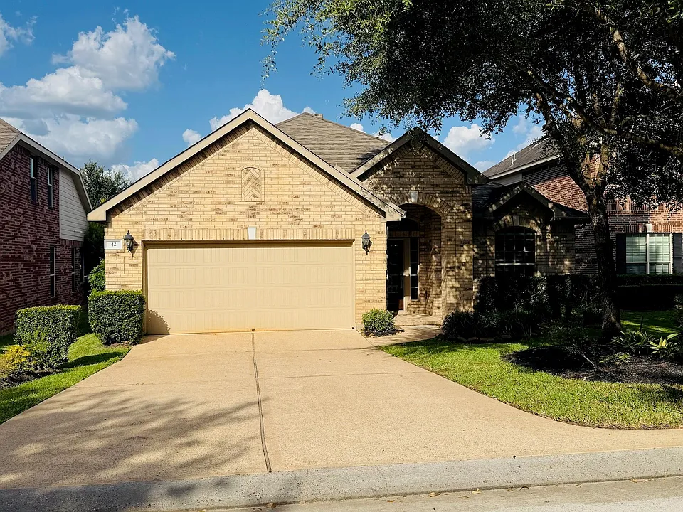 42 Black Swan Ct