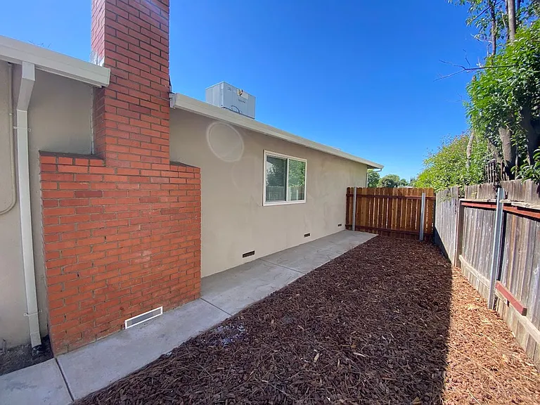 9898 Meteor Dr — Photo 23