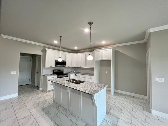 4th image of 2201 Kathryn Ln