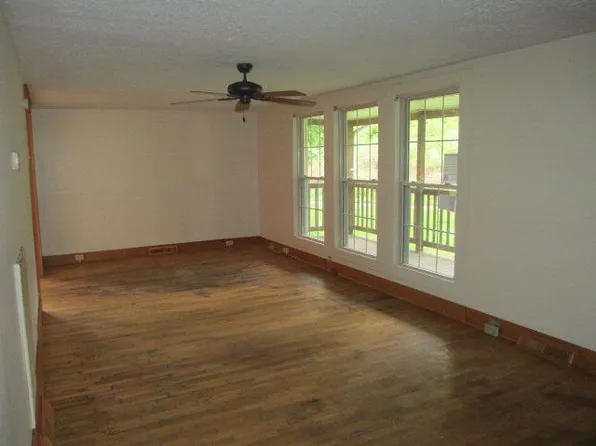 1364 Saint Clairs Creek Rd, Chilhowie, VA 24319