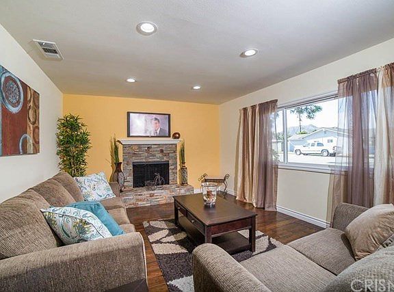5th image of 3152 Theresa Dr