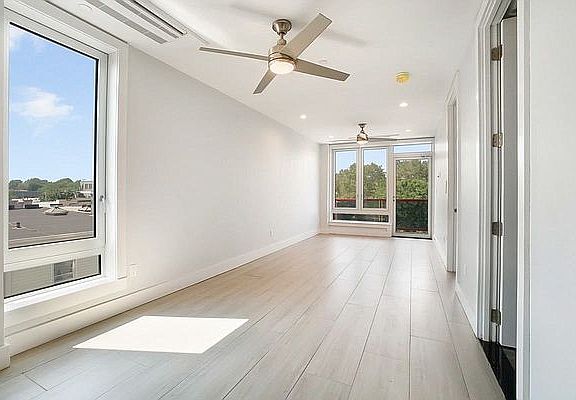 3rd image of 975 Liberty Ave #2A
