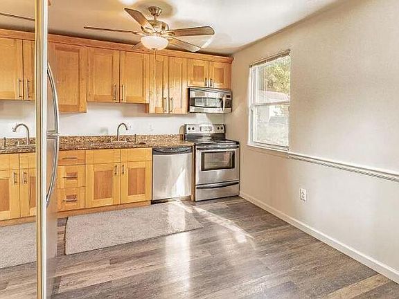 3rd image of 8711 East Grv