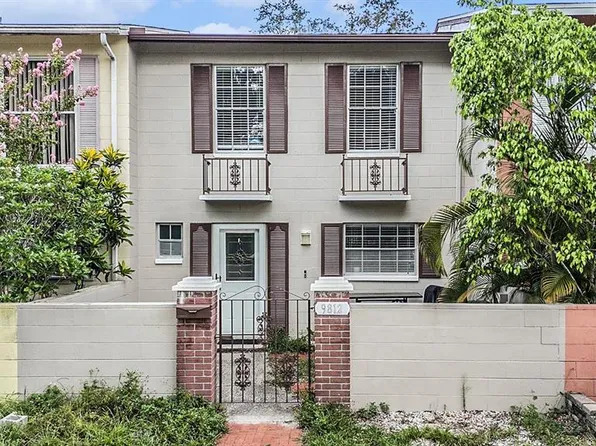 9812 Overlook Dr, Temple Terrace, FL 33617