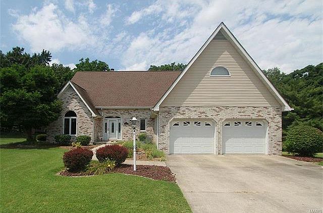 1st image of 700 Crestview Dr