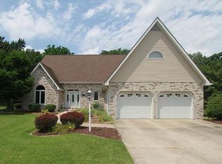 700 Crestview Dr, Wood River, IL 62095