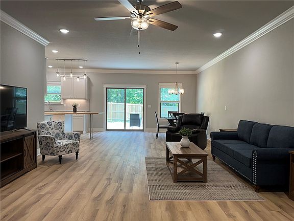 5th image of 33 Celtic Dr