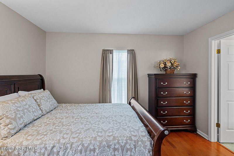 5th image of 8 Highpointe Drive