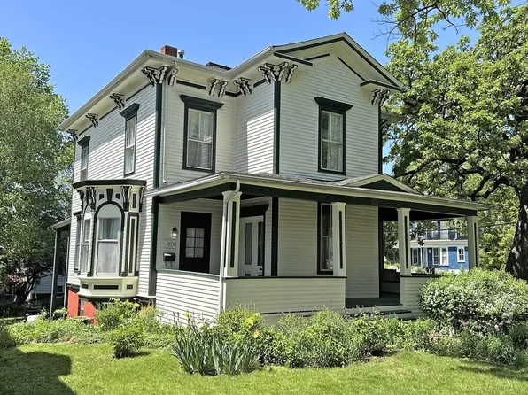 140 N Gifford St, Elgin, IL 60120