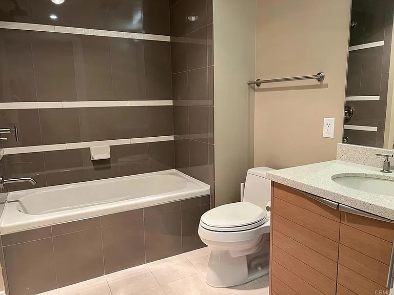 1325 Pacific Hwy #1506 — Photo 16